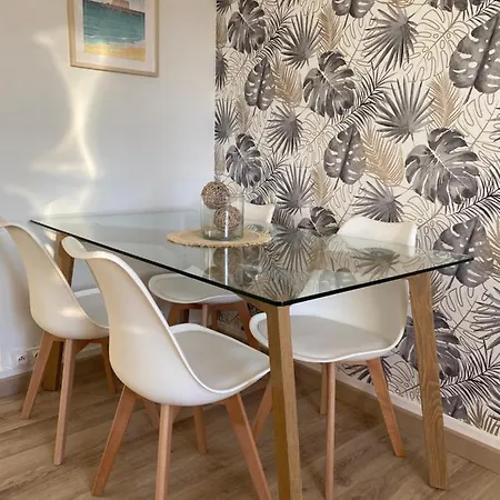 : Bel A Deux Pas De La *